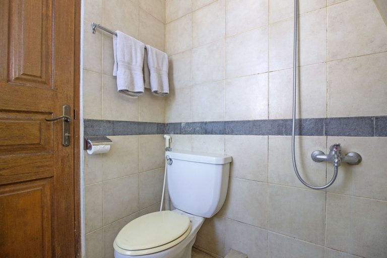 Bathroom 3, RedDoorz Plus near Parahyangan University, Bandung