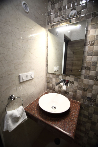 Bathroom 3, Regal Hotel and Restaurant, Mathura