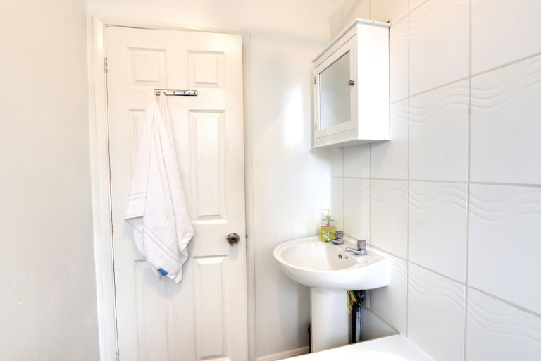 Bathroom 3, Walter Place, London