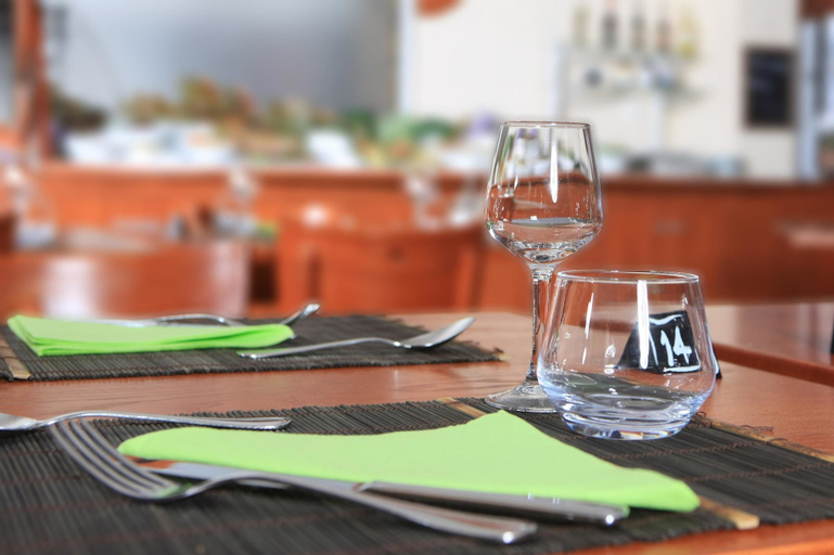 Food & Drinks 11