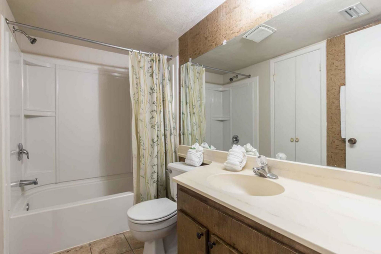 Bathroom 4, Suntide II Condominium 206, Cameron