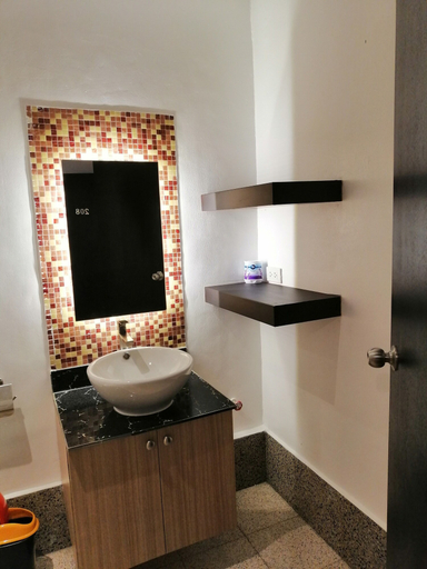Bathroom 5, Hotel Rupert A Baler, Baler