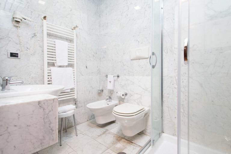Bathroom 4, Hotel San Francesco, Cosenza