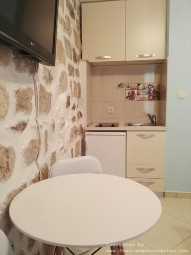 Others 5, Una Apartments
