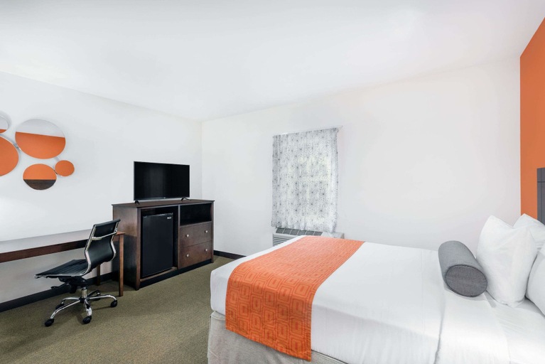 Bedroom 3, Howard Johnson by Wyndham Quincy/Boston, Norfolk