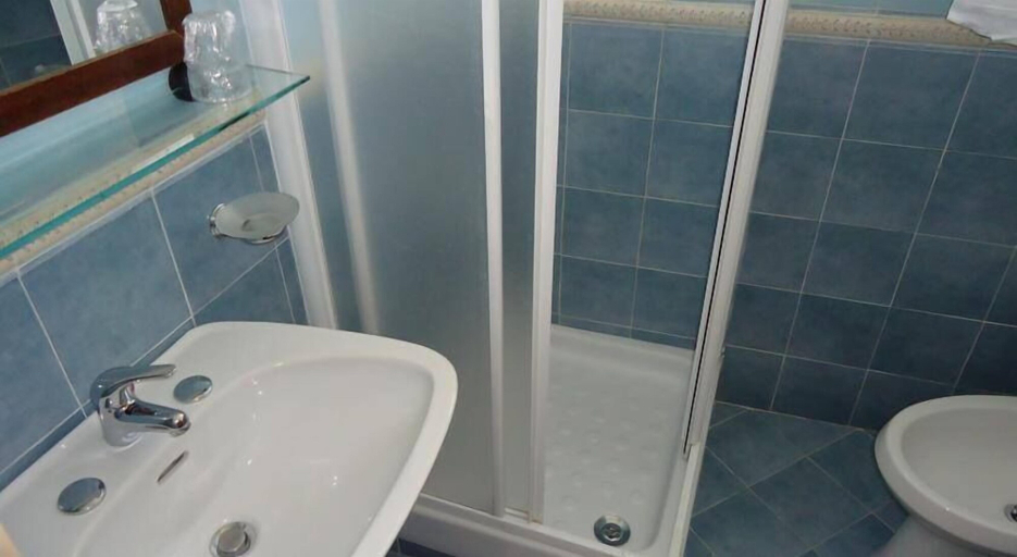 Bathroom 5, Hotel Riviera, Barletta-Andria-Trani