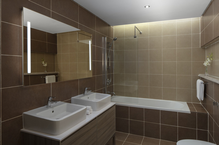 Bedroom 5, Dusit Doha Hotel