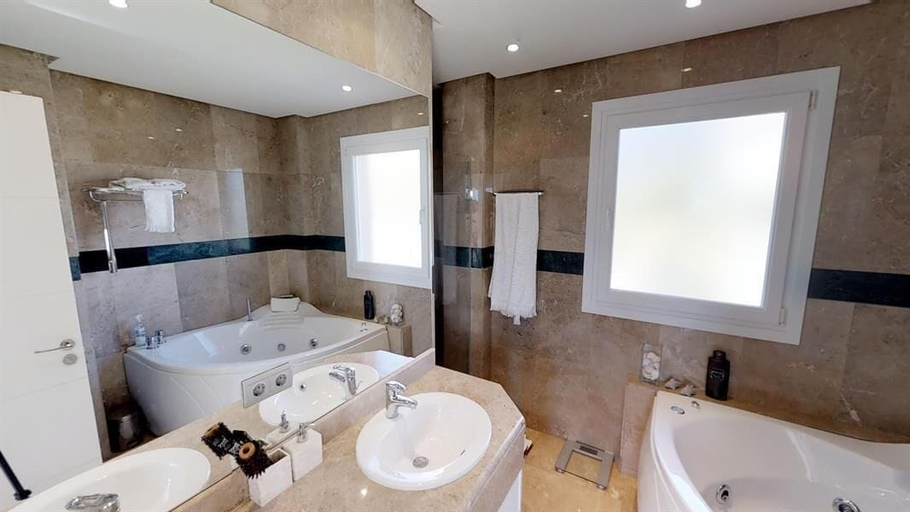Bathroom 4, Outstanding Penthouse Near Puerto Banus, Málaga
