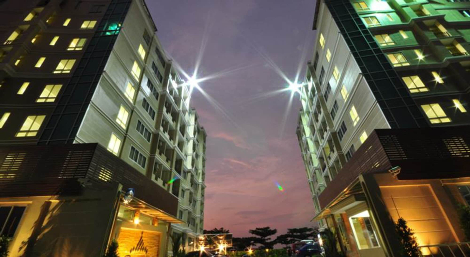 Exterior & Views 19