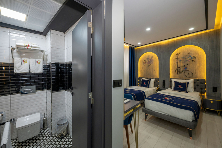 Bedroom 5, California Hotel, Fatih
