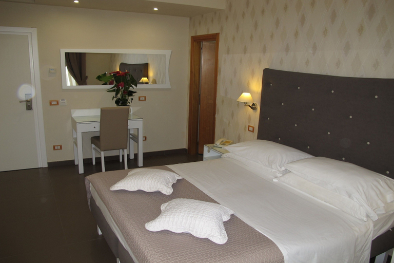 Bedroom 3, Hotel Club - Sorrento, Napoli