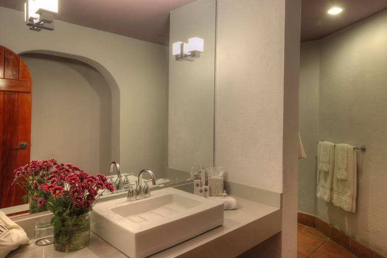 Bathroom 5, Alta las Palomas, Santa Ana