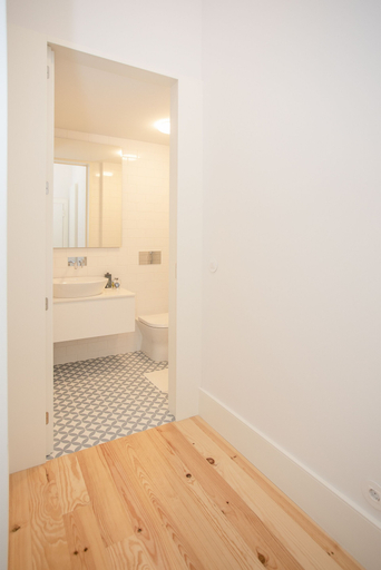 Bathroom 2, Liiiving in Porto-City View Apartment 1F, Porto