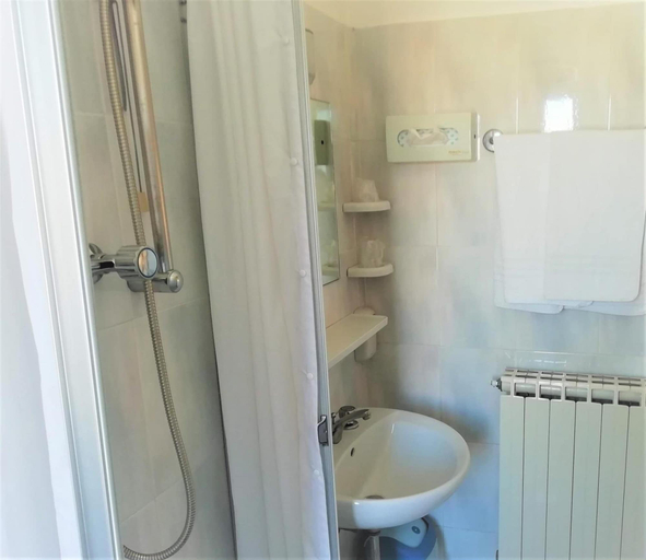Bathroom 5, Moretti, Ancona