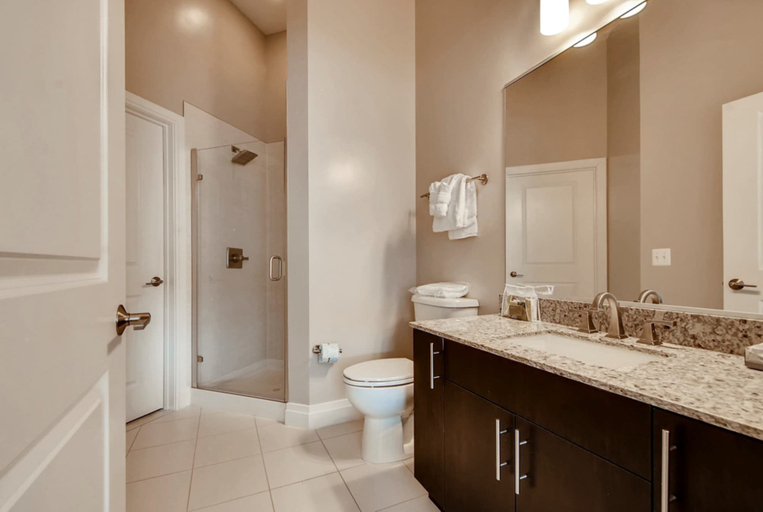 Bathroom 2, Bluebird Suites in Reston, Fairfax