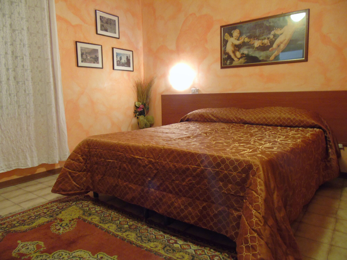 Bedroom 4, hotel arno, Siena