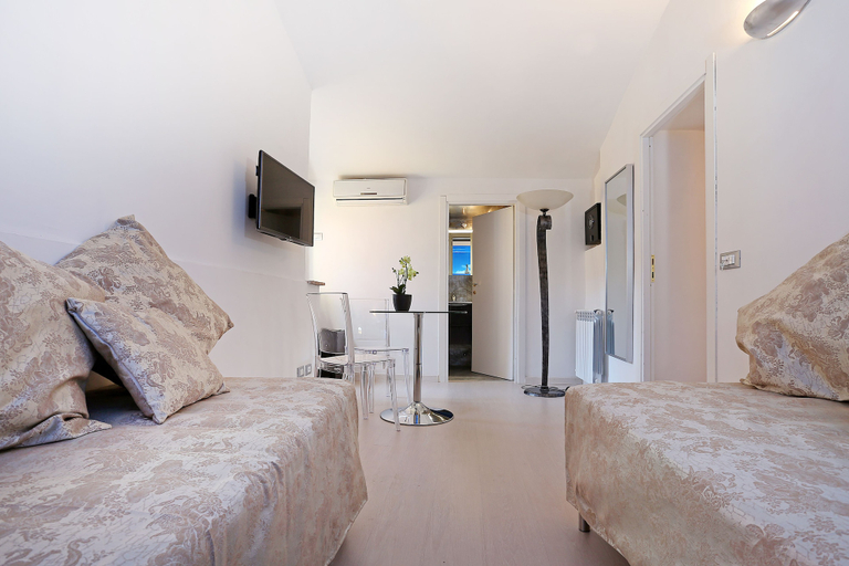 Bedroom 2, myRome Navona, Rome