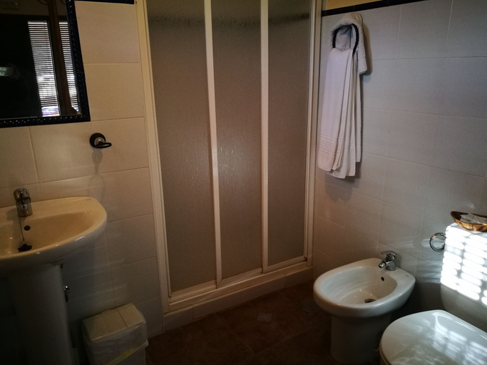 Bathroom 4, Balcon del Velillos - Rincón de Marcelo, Granada