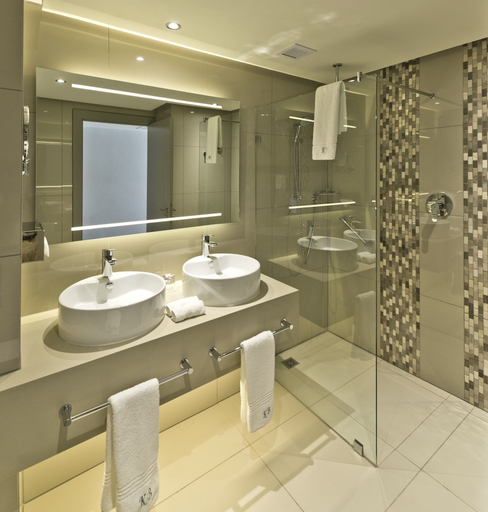 Bathroom 4, Krystal Beach Hotel, City of Cape Town