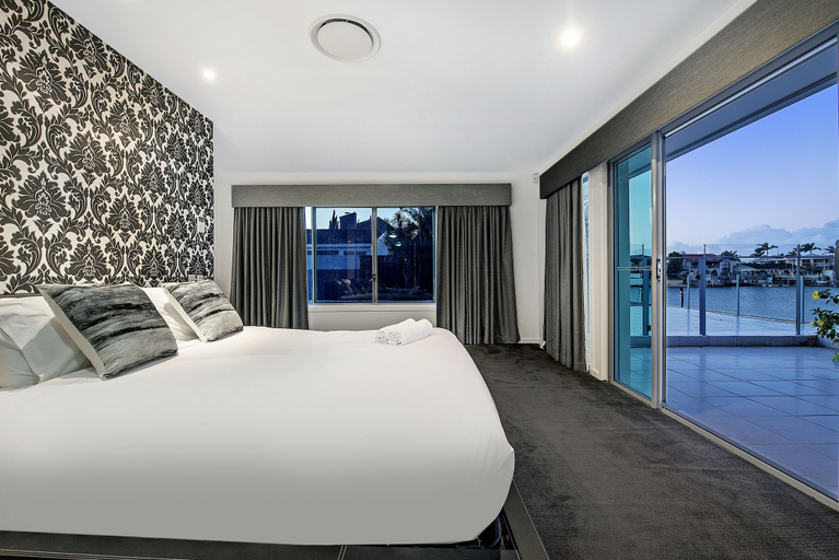 Bedroom 3, Sunrise Executive 5 Bedroom Home, Gold Coast