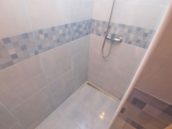 Bathroom 4, Apartment 154, Labin