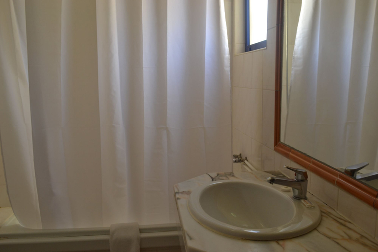 Bathroom, Rio Apartments, Loulé