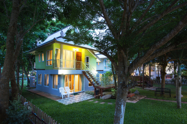 Exterior & Views