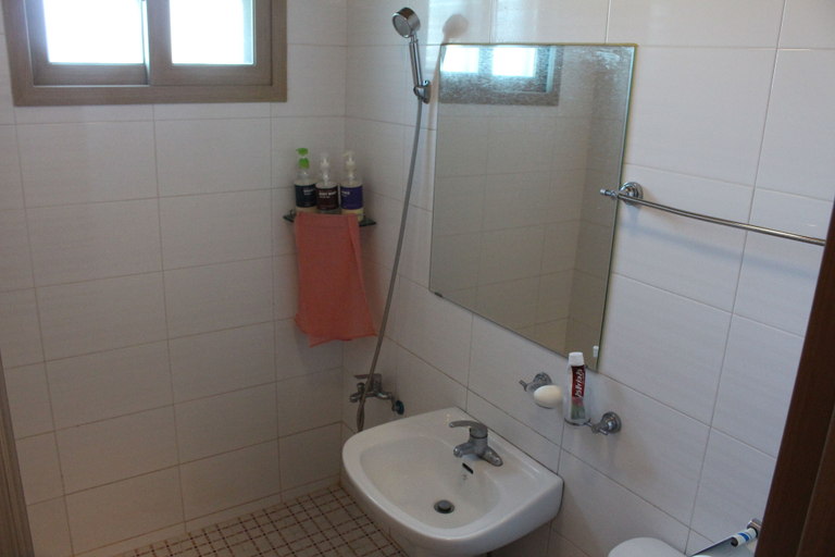 Bathroom 3, Dawa Motel, Yeosu