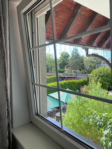 Exterior & Views 23