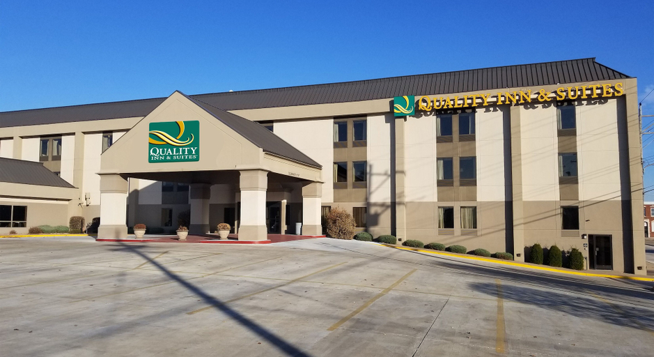 Exterior & Views 2, Quality Inn & Suites Quincy - Downtown, Adams