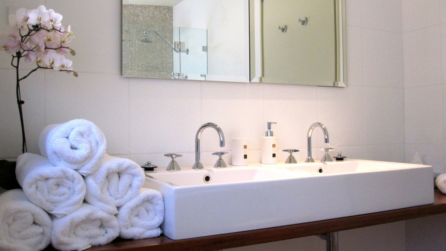 Bathroom 4, The Vintry, Cessnock