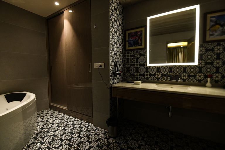 Bathroom 5, Stardom Resort, Jaipur