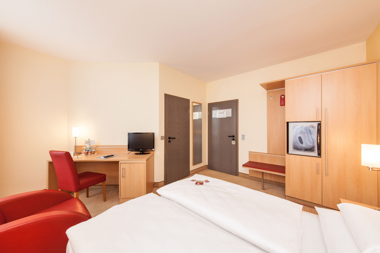 Bedroom 2, Hotel Offenbacher Hof, Offenbach am Main
