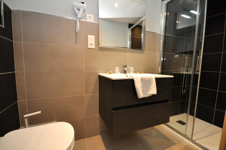 Bathroom 4, Auberge de la paix, Hautes-Alpes