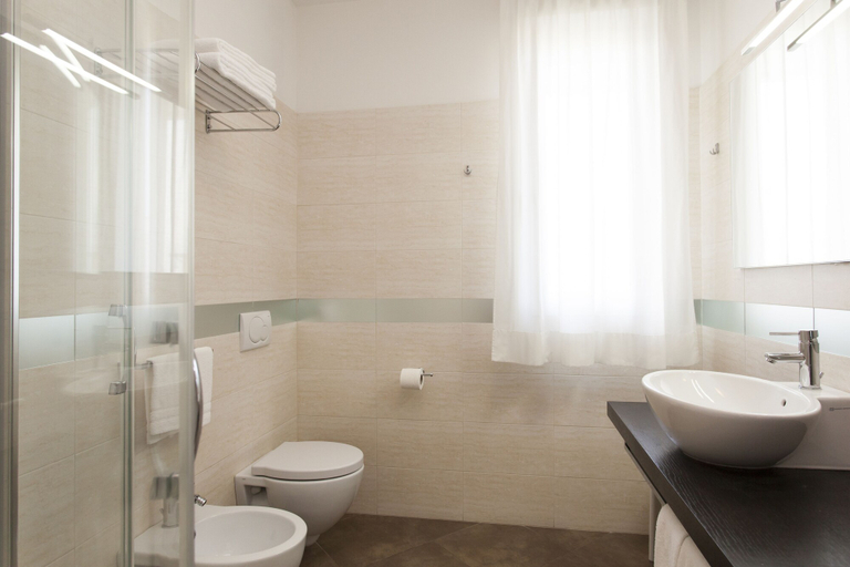 Bathroom 5, Hotel Orizzonte, Venezia