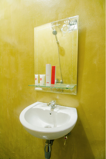 Bathroom 5, OYO 867 Bettah Coba Homestay, Sukabumi