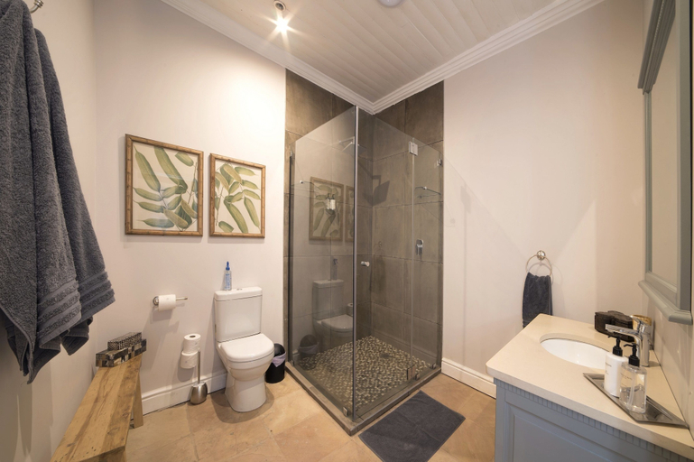 Bathroom 4, The Milner, Cacadu