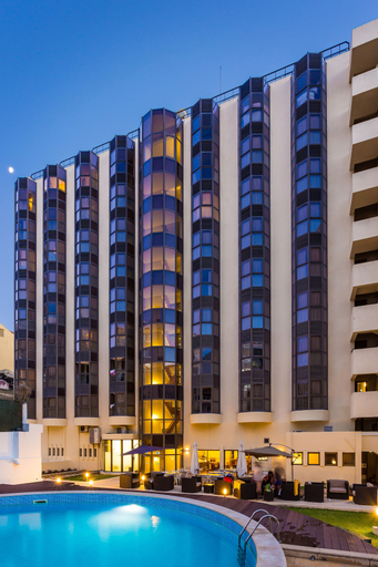 Exterior & Views 28