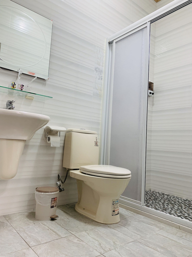 Bathroom 3, Jinlun Yu foong Homestay, Taitung