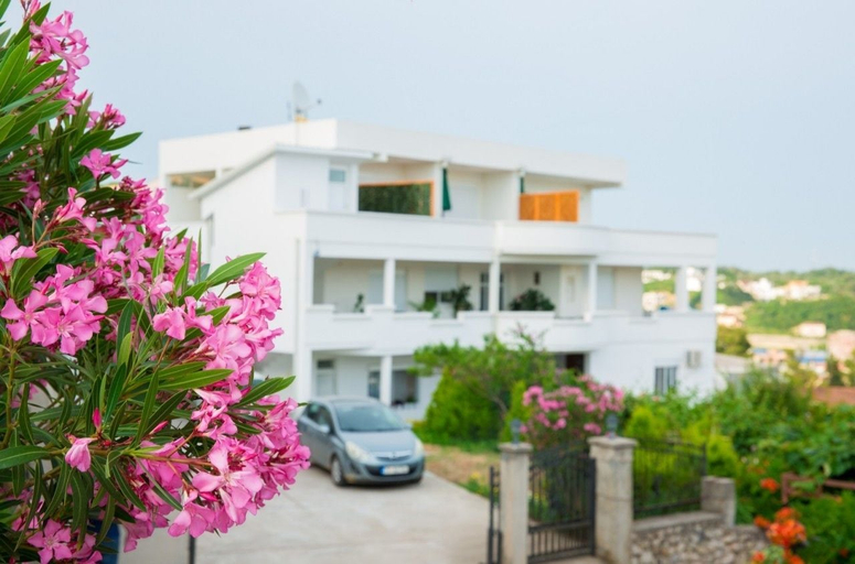 Exterior & Views 2, Apartmens Rex