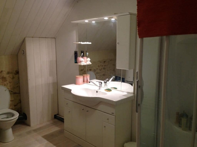 Bathroom, Ferme Villefranche Du Périgord, Dordogne