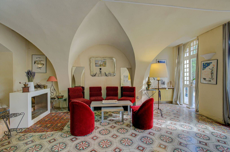 Others 5, Hotel Saint Jean, Vaucluse