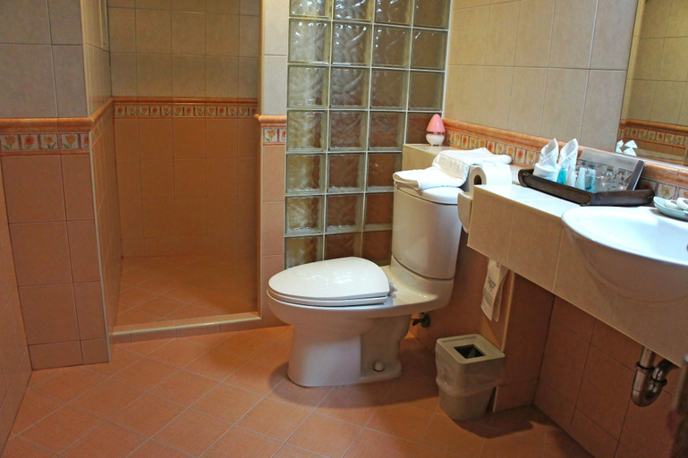 Bathroom 5, Safari Beach Hotel, Phuket Island