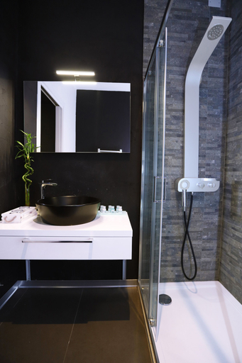 Bathroom 4, Hotel Tergeste, Trieste