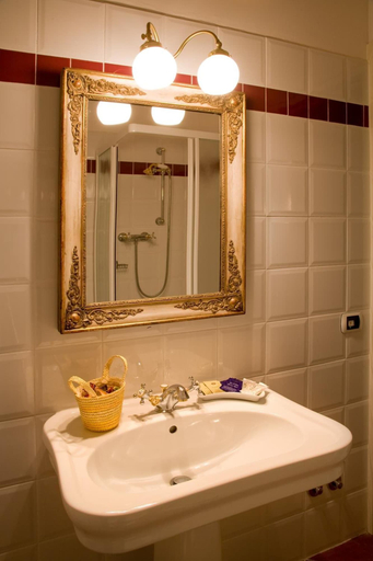 Bathroom 5, Alle Roncole, Parma