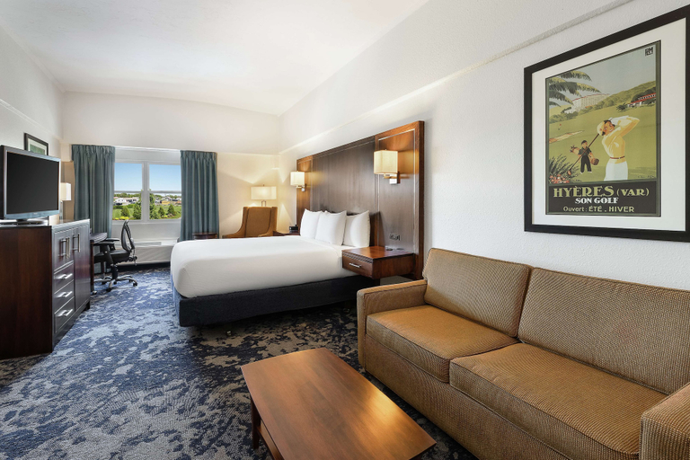 Bedroom 3, Doubletree by Hilton Cape Cod - Hyannis, Barnstable