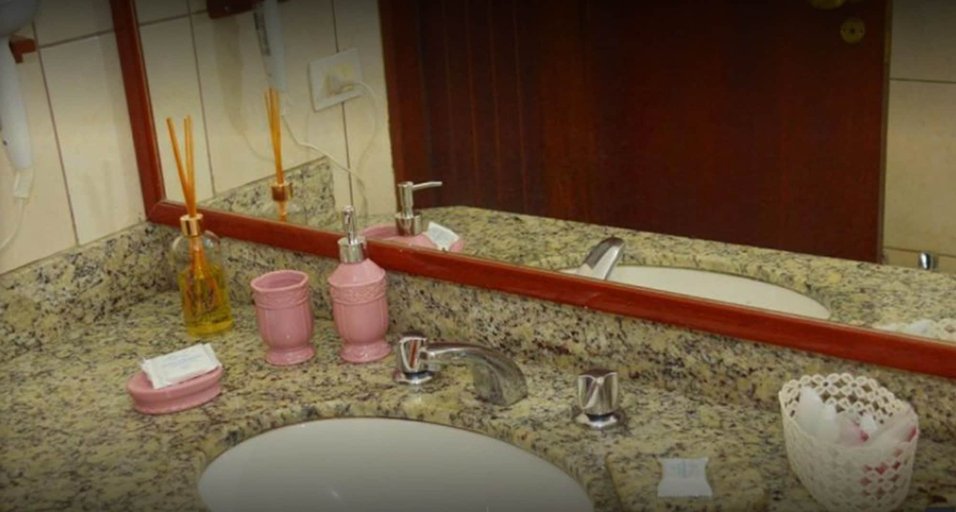 Bathroom 4, Coronado Beach, Armação dos Búzios