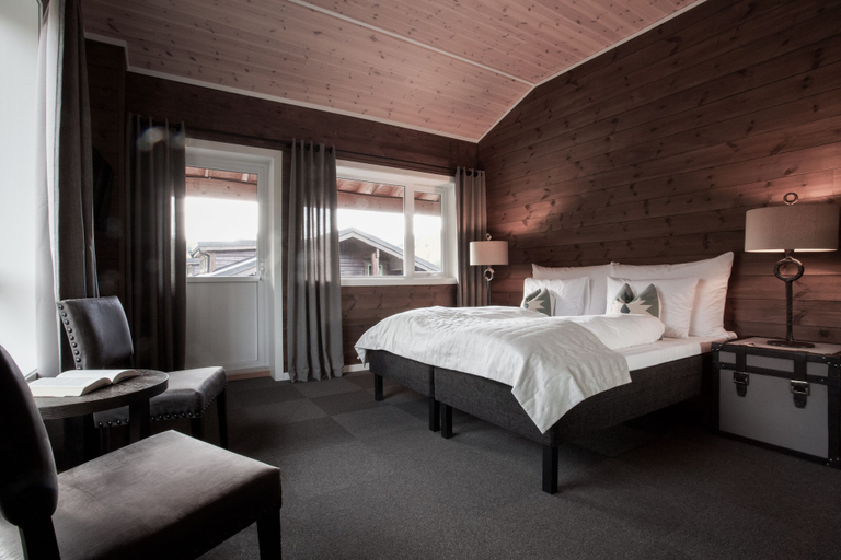 Bedroom 2, Blåtind Boutique Hotel, Stordal
