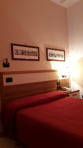 Bedroom 3, Hotel Mediterraneo, Napoli