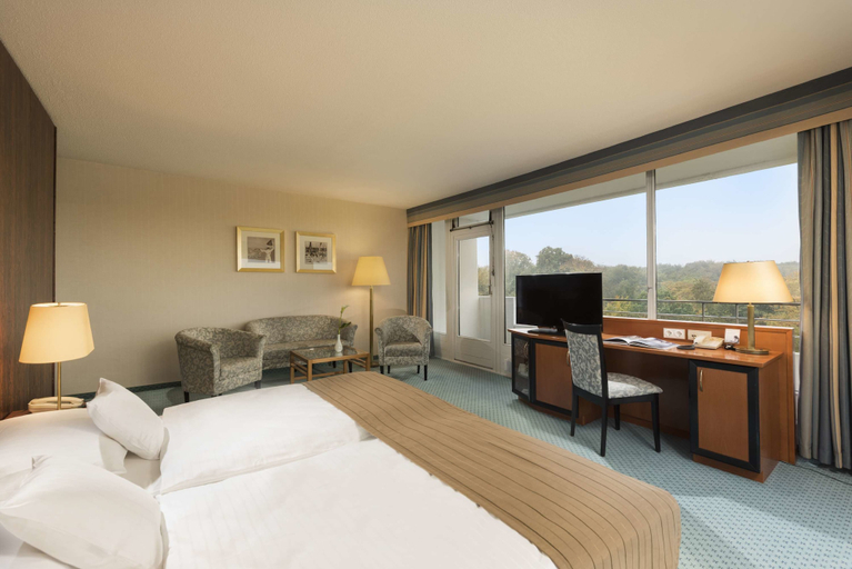 Bedroom 2, Maritim Hotel Bellevue Kiel, Kiel